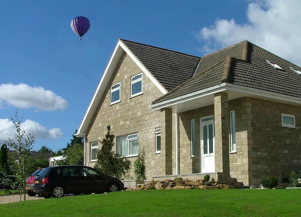 Mead Lodge B&B Corsham Exterior foto